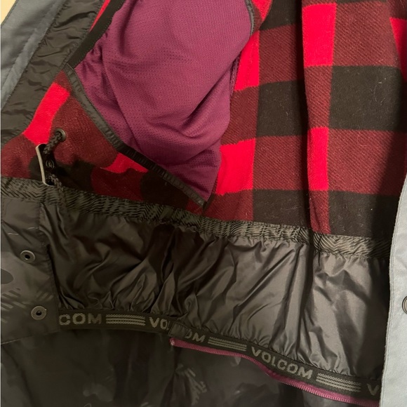 Volcom Women’s Ski/Snowboard Jacket - Picture 6 of 7
